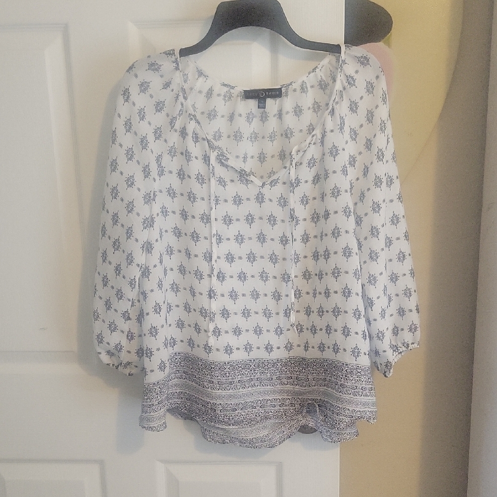 Fred David SzSm Boho Navy and White Geometric tie vneck Blouse 3/4 sleeve